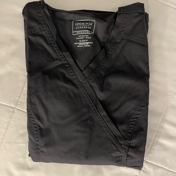 Cherokee Gray Scrub Top - Picture 5 of 6